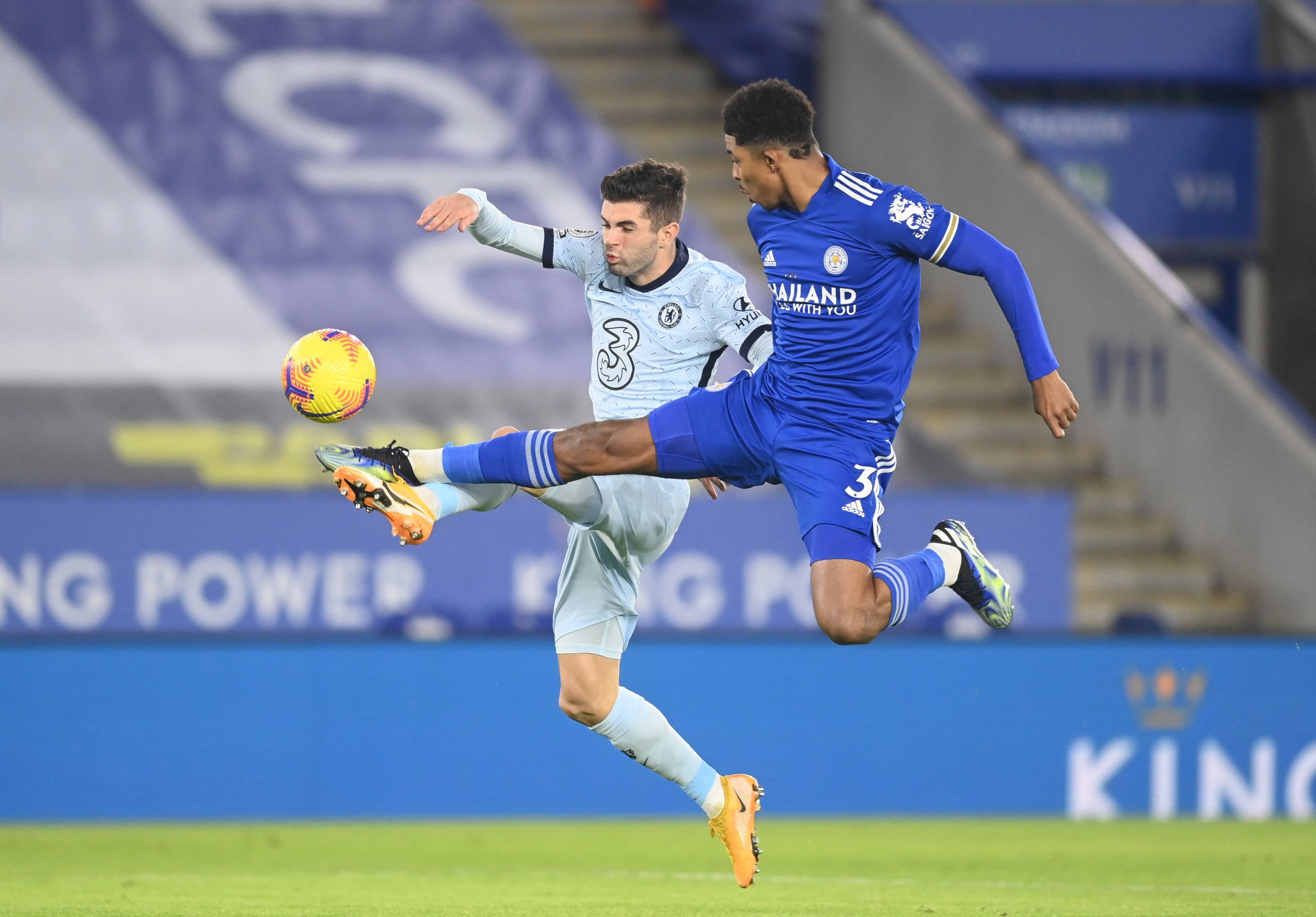 通过社交媒 通过社交媒