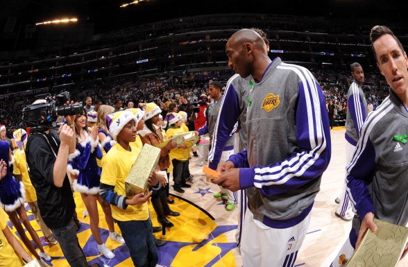 假手递手 假手递手